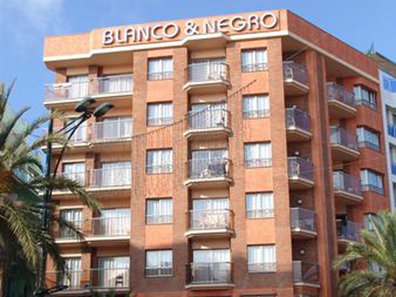 Blanco Y Negro * Lloret de Mar