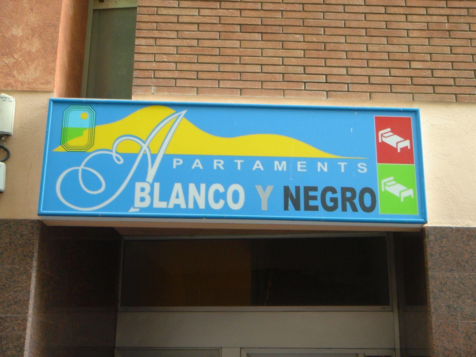 Blanco Y Negro * Lloret de Mar